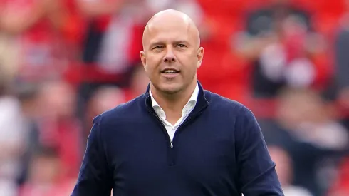 Técnico do Liverpool, Arne Slot pode ganhar reforço em breve. (Foto: Peter Byrne/Imago/PA Images)
