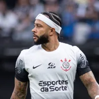 Corinthians leva Memphis Depay para fazer exames no tornozelo após estreia