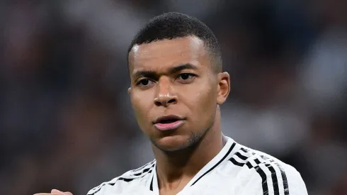 Mbappé fala com Ancelotti sobre time titular. Foto: David Ramos/Getty Images
