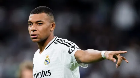 Mbappé faz golaço com a camisa do Real Madrid. Foto: David Ramos/Getty Images