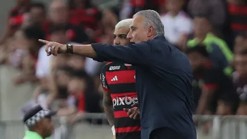 Tite e Gabigol conversando no Flamengo.