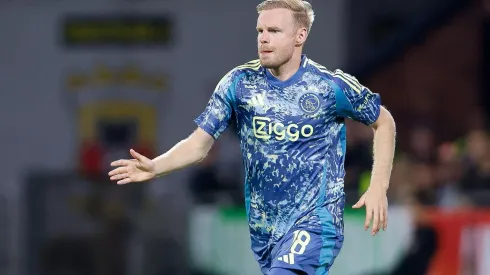 Klaassen durante o confronto entre Go Ahead Eagles e Ajax, no dia 21 de setembro de 2024, pela Eredivisie. (Pro Shots / Alamy Stock Photo)