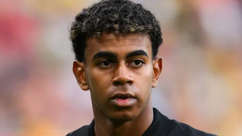 Gigante europeu quer tirar Lamine Yamal do Barcelona e aceita pagar salário 23 vezes superior (Photo by David Ramos/Getty Images)