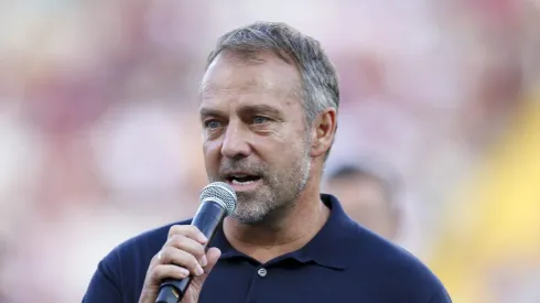 Hansi Flick toma decisão no Barcelona. Foto: Eric Alonso/Getty Images