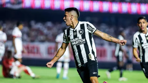 Thiago Almada comemora seu gol no duelo entre São Paulo e Botafogo, no dia 26 de setembro de 2024, pela Libertadores. (ZUMA Press, Inc. / Alamy Stock Photo)