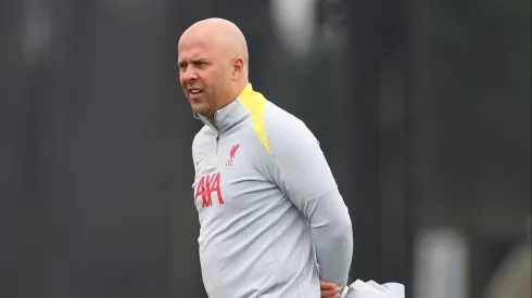 Arne Slot, técnico do Liverpool. (Photo by Lewis Storey/Getty Images)