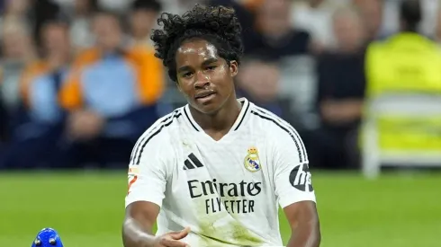 Endrick com a camisa do Real Madrid.
