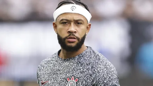 Torcida do Corinthians vira alvo de críticas na Europa por situação envolvendo Memphis Depay. (Photo by Alexandre Schneider/Getty Images)