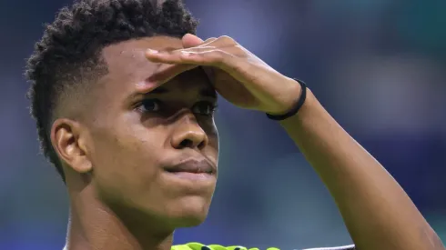 Estêvão fica irritado com torcedor na web