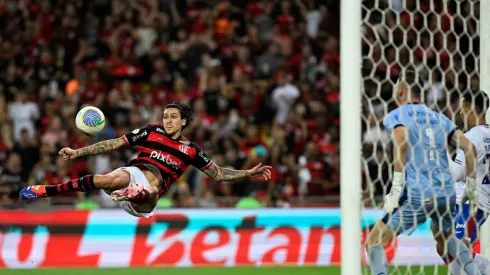 Pedro do Flamengo durante a partida entre Flamengo e Fortaleza como parte do Brasileirao 2024 no Estádio do Maracanã. Andre Paes / Alamy Stock Photo