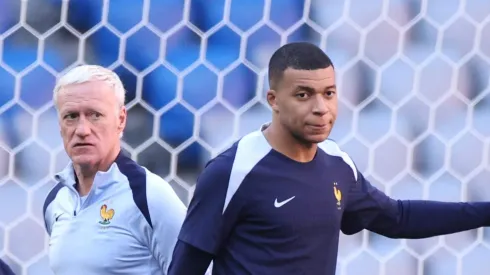 Mbappé lidera discussão com Deschamps. Foto: Alex Grimm/Getty Images