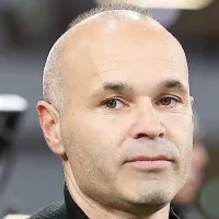 Chega ao fim a história de Iniesta, lenda do Barcelona, como jogador de futebol