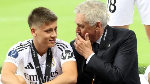 Carlo Ancelotti e Arda Guler no Real Madrid. foto:<br />
IMAGO / Newspix