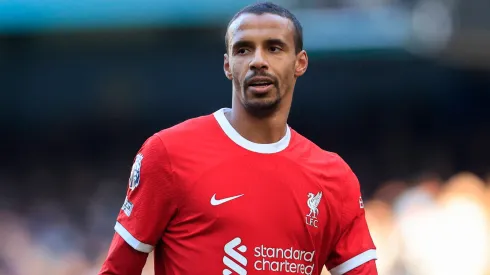 Joel Matip em partida pelo Liverpool