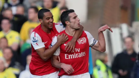 Theo Walcott e Robin Van Persie. Foto: IMAGO / Paul Marriott