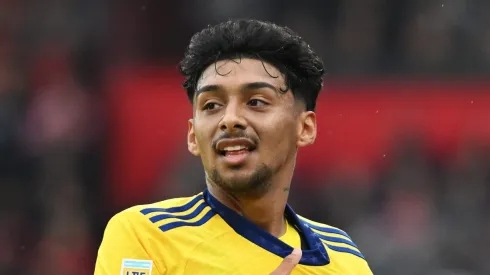 O Manchester United demonstra interesse em Leandro Brey, um dos atletas mais cobiçados, enquanto Cristian Medina também está na mira do Fenerbahçe. (Foto: Luciano Bisbal/Getty Images)