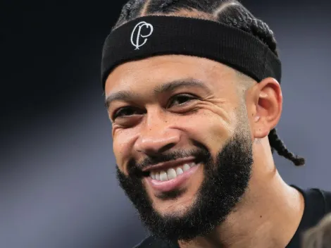 Menina corintiana viraliza com mochila inspirada em Memphis Depay