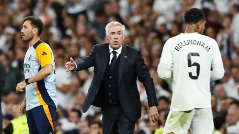 Güler, com 19 anos, já recusou propostas de empréstimo e tem mostrado potencial, mas a incerteza sobre sua posição e a decisão de quem deixar de fora complicam as escolhas de Carlo Ancelotti. (Foto: IMAGO / AFLOSPORT)