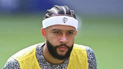 CEO do Corinthians diz que contratação de Memphis Depay não foi uma loucura financeira.