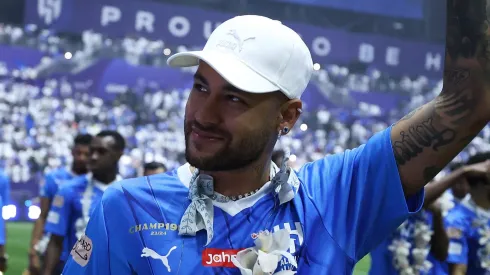 De saída do Al-Hilal, Neymar é apontado como reforço de gigante inglês: "Ele jogará pelo...". (Photo by Yasser Bakhsh/Getty Images)