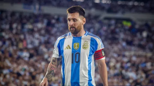 Messi com a camisa da Argentina durante as Eliminatórias da Copa do Mundo 2026.