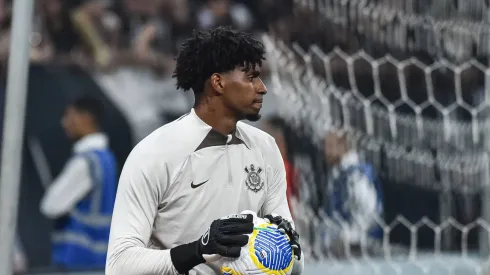 Corinthians pagará nova multa de Hugo Souza para o Flamengo.