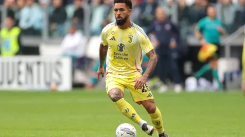 Douglas Luiz, da Juventus, em ação contra o Cagliari (Foto: Jonathan Moscrop/Getty Images)