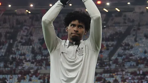 Venda do goleiro é polêmica entre Flamengo e Corinthians (Foto: Wagner Meier/Getty Images)