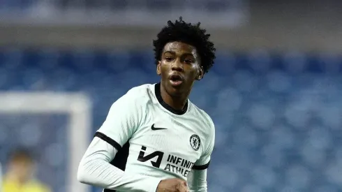 Josh Acheampong em ação no Chelsea. Foto: James Fearn/Getty Images