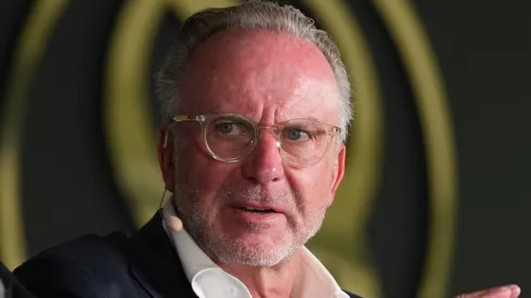 CEO do Bayern de Munique em conferência sobre futebol profissional.