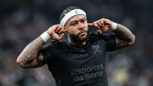 Imprensa europeia se rende ao futebol brasileiro após golaço de Depay pelo Corinthians. (Foto: Imago)