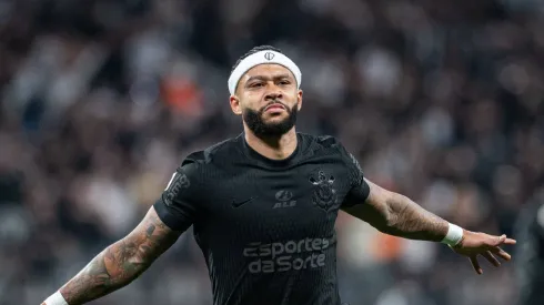 Dedicação de Memphis Depay, do Corinthians, impressiona nos bastidores.