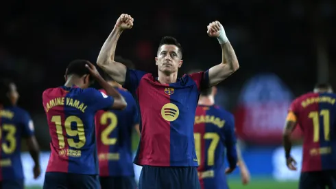 Robert Lewandowski marca dois gols na partida contra o Sevilla