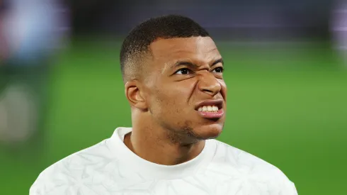 Mbappé é assunto com Ancelotti. Foto: Florencia Tan Jun/Getty Images