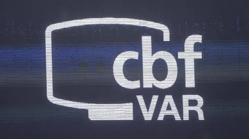 A tecnologia, utilizada em grandes competições como a Copa do Mundo e a Premier League, ainda não foi aplicada no Brasil, mas pode ser adotada para os jogos de novembro. A decisão final cabe à CBF, que está analisando a viabilidade de implementação. (Foto: IMAGO / Fotoarena)