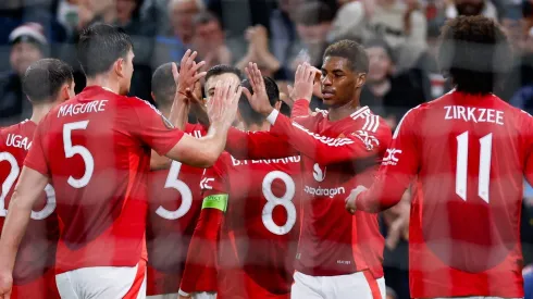 Harry Maguire, defensor do Manchester United, aguarda decisões sobre o futuro do técnico Erik ten Hag antes de definir seu próprio destino no clube. (Foto: IMAGO / Goal Sports Images)