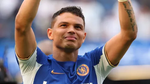 Com a saída ainda sentida de Thiago Silva, a chegada de Dias poderia trazer a liderança e a experiência necessárias para o clube londrino. (Foto: IMAGO / Action Plus)