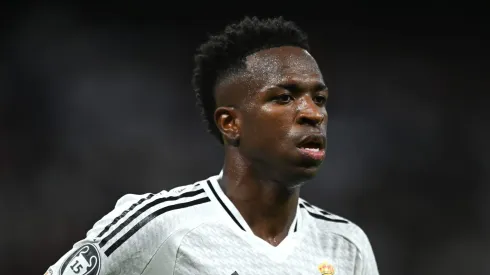 Com Vinicius Júnior na ponta, jornalista anuncia os 5 primeiros colocados na Bola de Ouro.