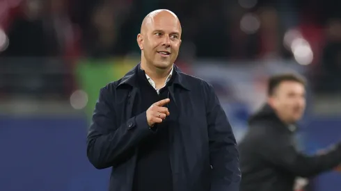 Arne Slot: técnico do Liverpool está atento ao mercado da bola (Foto: Maja Hitij/Getty Images)