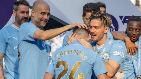 Jogadores do Manchester City com Pep Guardiola.