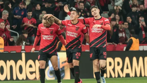 River Plate quer atravessar o Boca Juniors e anunciar gringo do Athletico Paranaense. Foto: Robson Mafra/AGIF