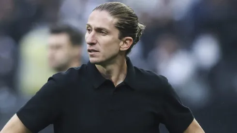 Medalhão do Flamengo entra em atrito com Filipe Luis e deve ser vendido. (Photo by Alexandre Schneider/Getty Images)