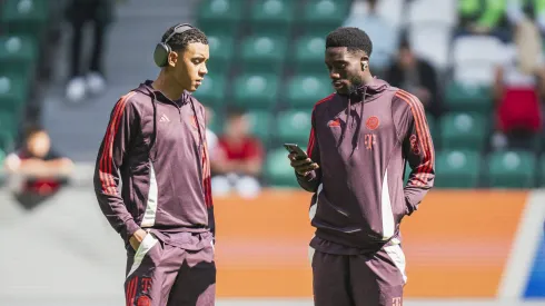 Manchester United formaliza contato com o Bayern por Alphonso Davies.