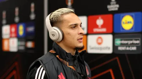 ISTANBUL, TURKEY - OCTOBER 24: Antony of Manchester United arrives at the stadium prior to the UEFA Europa League 2024/25 League Phase MD3 match between Fenerbahce SK and Manchester United at Fenerbahce Suekrue Saracoglu Spor Kompleksi on October 24, 2024 in Istanbul, Turkey. (Photo by Ahmad Mora - UEFA/UEFA via Getty Images)