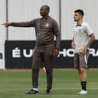 Meio-campista de 16 anos do Corinthians assina seu primeiro contrato profissional