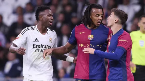 Gavi e Vini Jr discutem em Real Madrid x Barcelona.