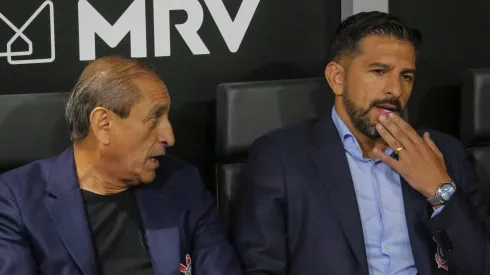 Ramón Díaz, do Corinthians, pode perder o zagueiro Cacá por até um mês.