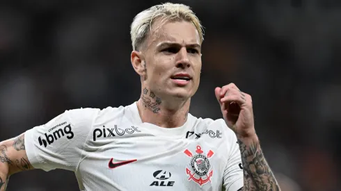 Al-Rayyan aceita vender Roger Guedes ao Corinthians com uma condição. Foto: IMAGO / Sports Press Photo