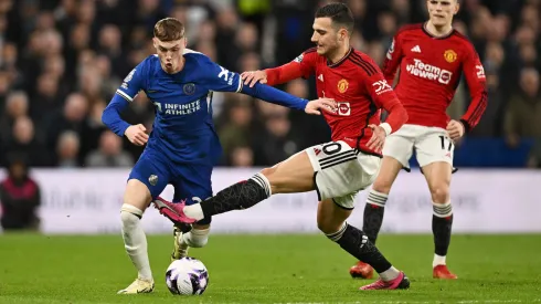 Cole Palmer e Diogo Dalot em duelo