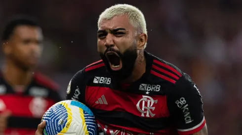 Gabriel Barbosa comemora gol marcado pelo Flamengo.